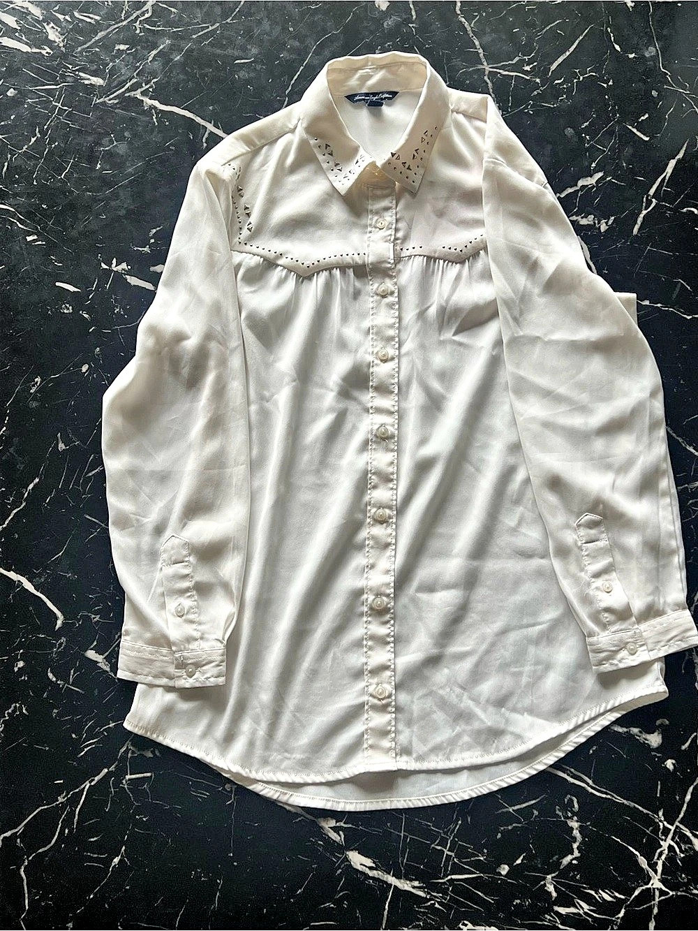 American Eagle Outfitters Studded Collar Button Down White Size Small Like New